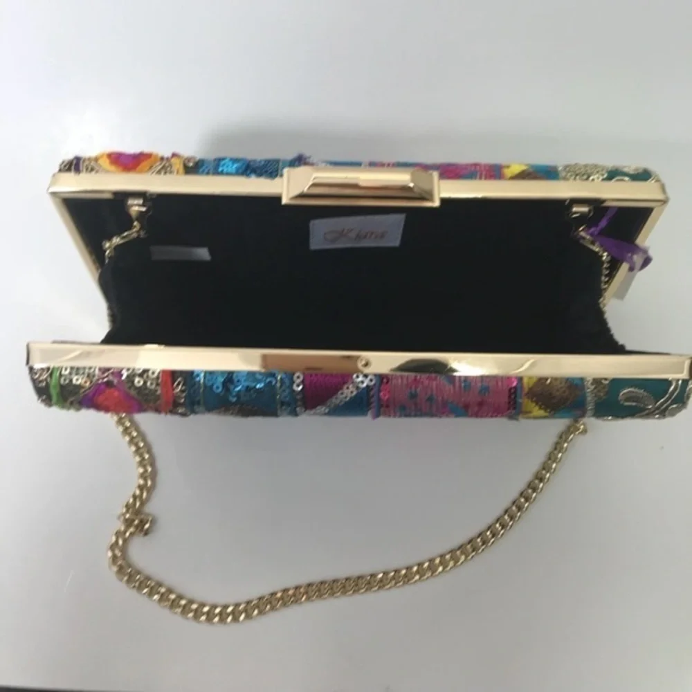 HP 12/14 BellaKiara Beautiful clutch for all seasons